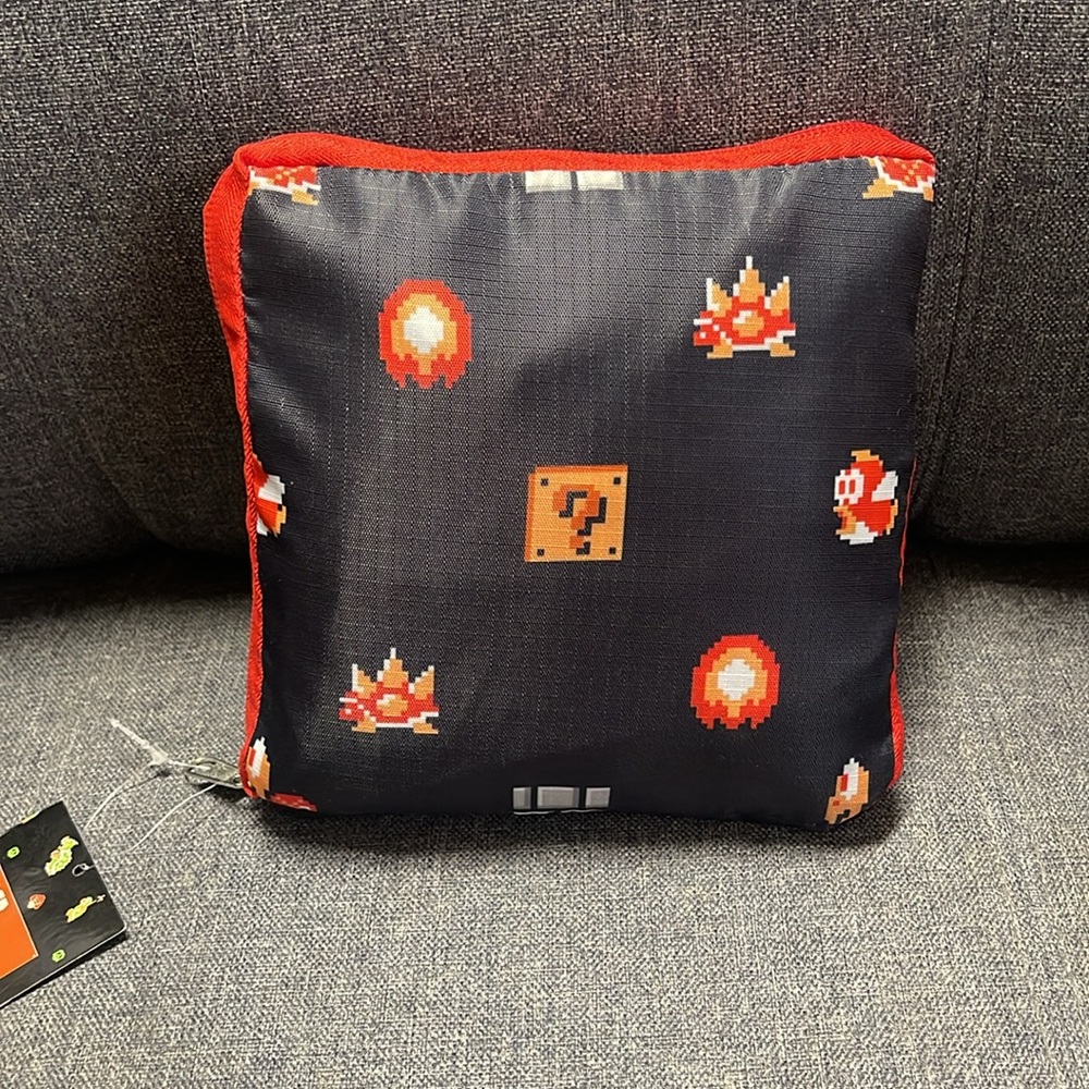 Culture Fly Nintendo Super Mario Foldable Weekend Bag - Picture 3 of 6